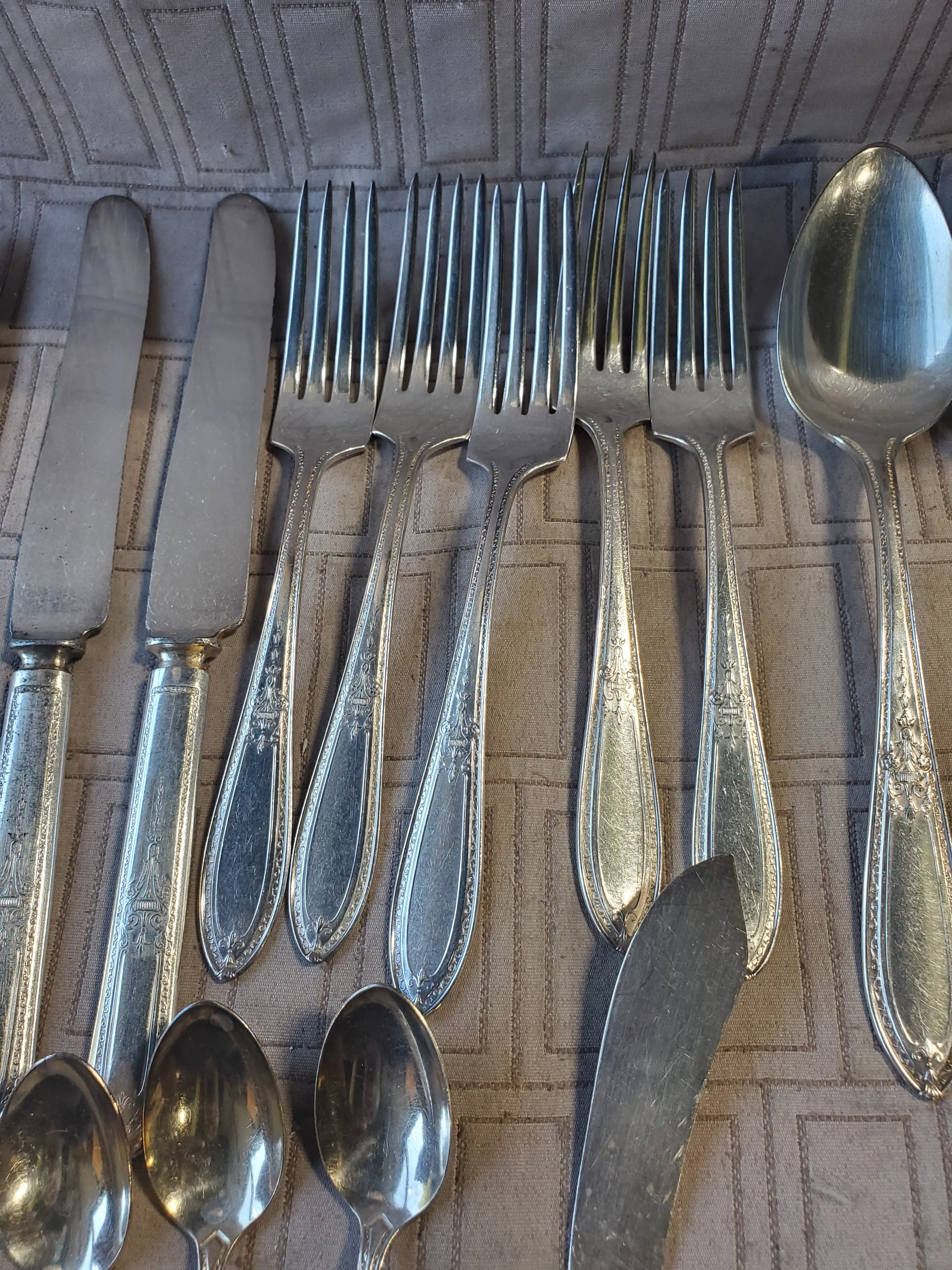 15 Piece W.M. Rogers and Son Flatware Set