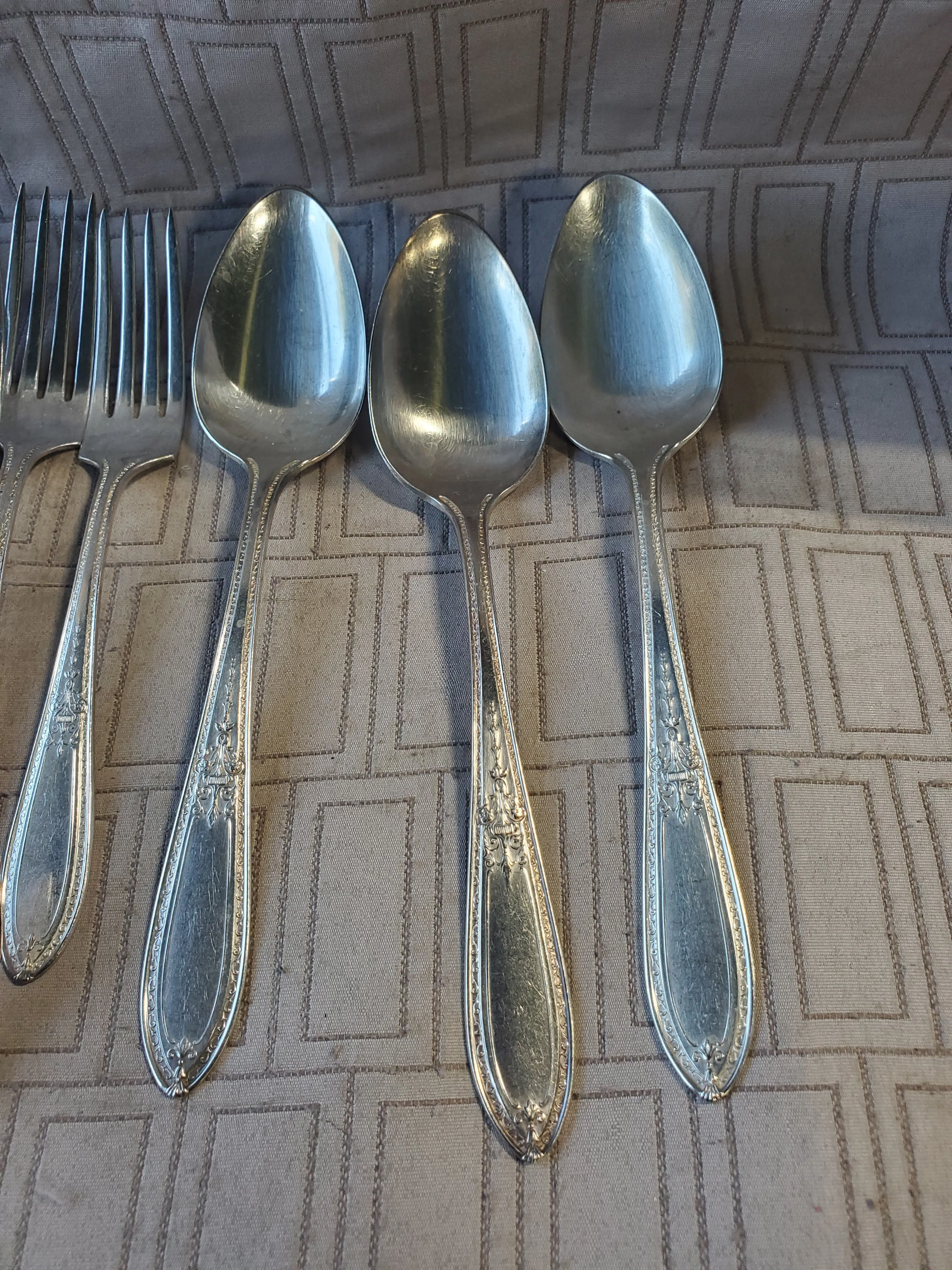 15 Piece W.M. Rogers and Son Flatware Set