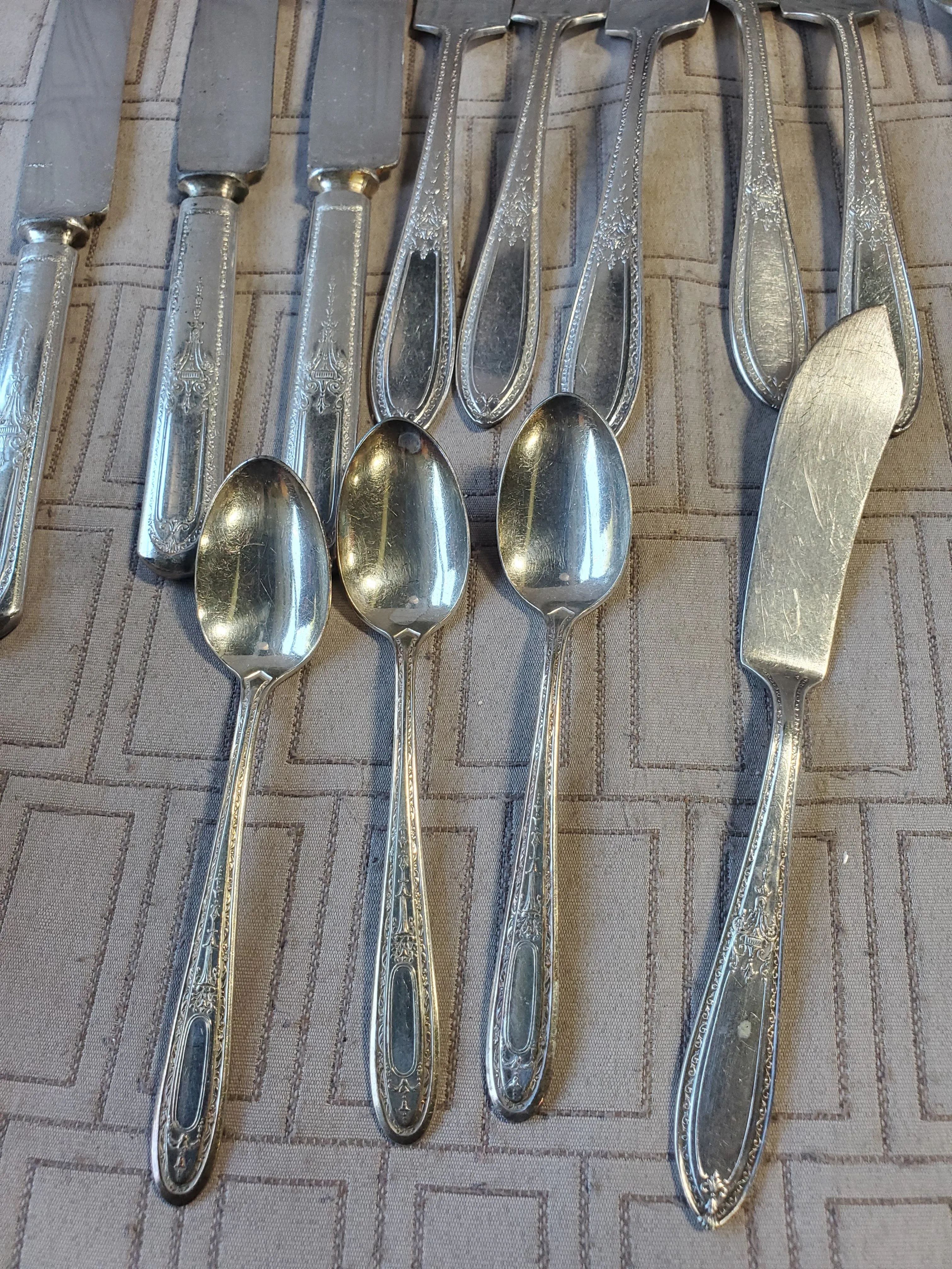 15 Piece W.M. Rogers and Son Flatware Set